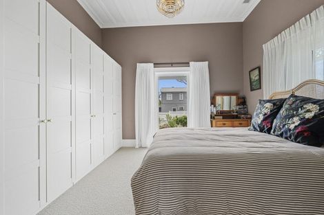 Photo of property in 18 Morley Street, New Plymouth, 4310