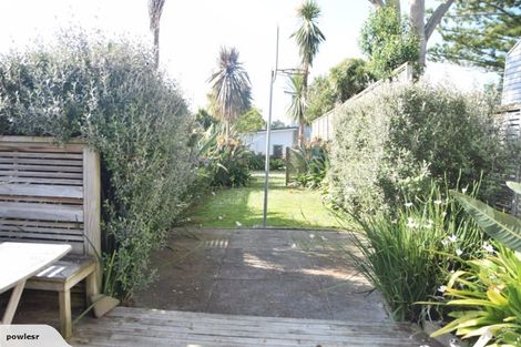 Photo of property in 1/15 Beulah Avenue, Rothesay Bay, Auckland, 0630