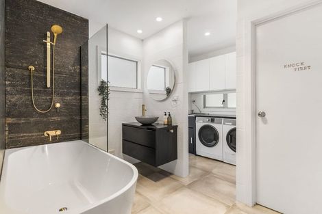 Photo of property in 890 Beach Road, Waiake, Auckland, 0630