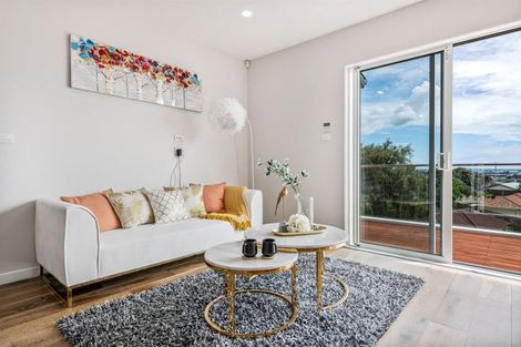 Photo of property in 23 Bartells Drive, Goodwood Heights, Auckland, 2105