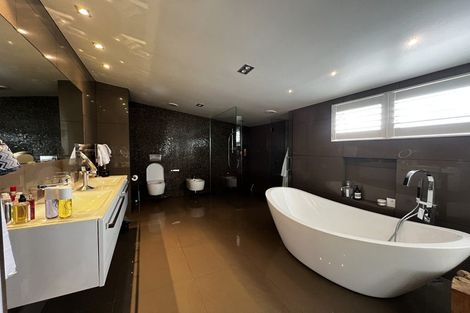 Photo of property in 1/2 Holiday Road, Milford, Auckland, 0620