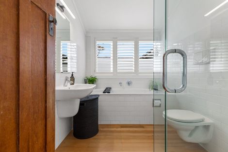 Photo of property in 23 Ewen Alison Avenue, Devonport, Auckland, 0624