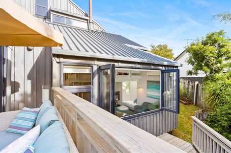 Photo of property in 1 Radiata Lane, Chatswood, Auckland, 0626