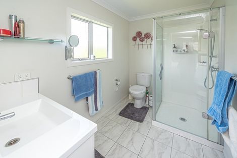 Photo of property in 2 Gilligan Close, College Estate, Whanganui, 4500