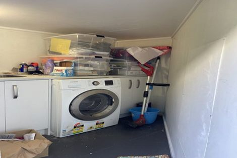 Photo of property in 92 Kelburn Parade, Kelburn, Wellington, 6012