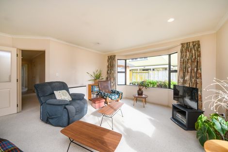 Photo of property in 19 Woburn Place, Takaro, Palmerston North, 4412