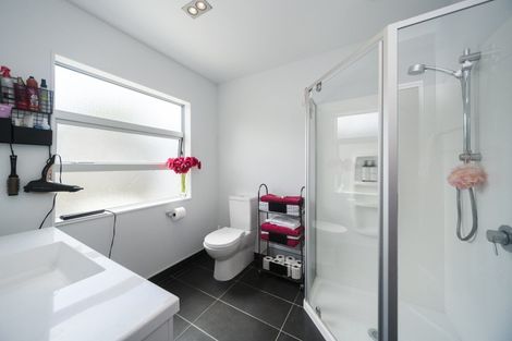 Photo of property in 2 Chestnut Close, Kelvin Grove, Palmerston North, 4414