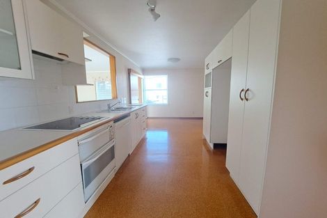 Photo of property in 5 South Pacific Place, Henderson, Auckland, 0612
