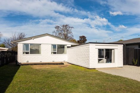 Photo of property in 19 Camelia Place, Islington, Christchurch, 8042