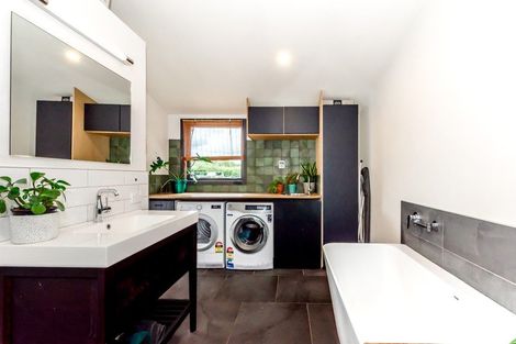 Photo of property in 577 Waikawa Beach Road, Waikawa Beach, Levin, 5573