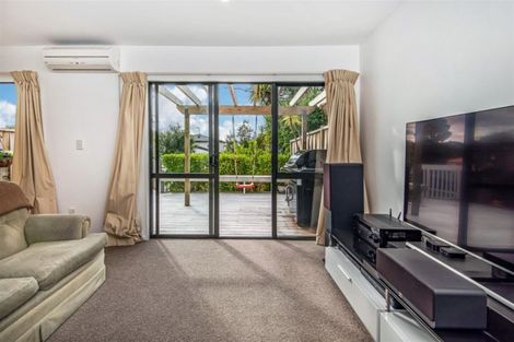 Photo of property in 3/42 Fields Parade, Oteha, Auckland, 0632