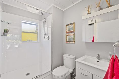 Photo of property in 7/18 Parr Terrace, Castor Bay, Auckland, 0620