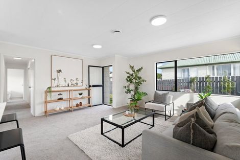 Photo of property in 2/7 Rewarewa Road, Te Atatu Peninsula, Auckland, 0610