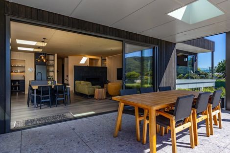 Photo of property in 2 Whaitere Place, Waikawa, Picton, 7220