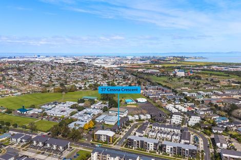 Photo of property in 37 Cessna Crescent, Mangere, Auckland, 2022