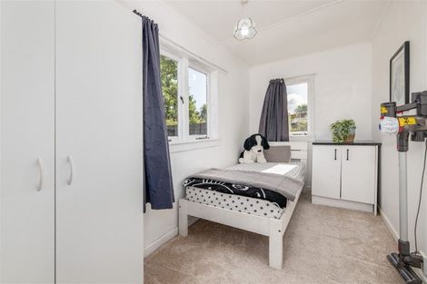 Photo of property in 2/176 Henderson Valley Road, Henderson, Auckland, 0612