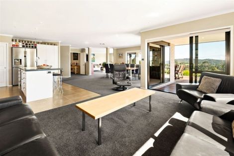 Photo of property in 81 Vaughans Road, Okura, Albany, 0792