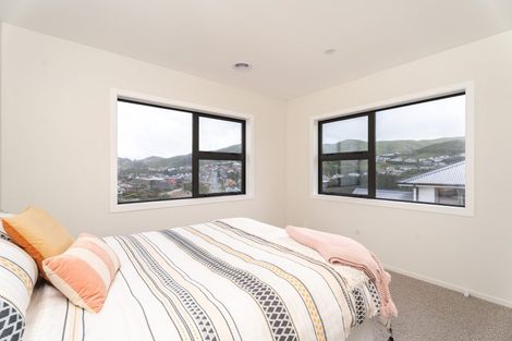 Photo of property in 50 Farnworth Terrace, Glenside, Wellington, 6037