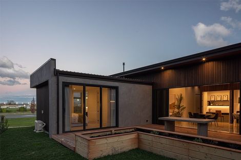 Photo of property in 70 Oak Road, Poraiti, Napier, 4112