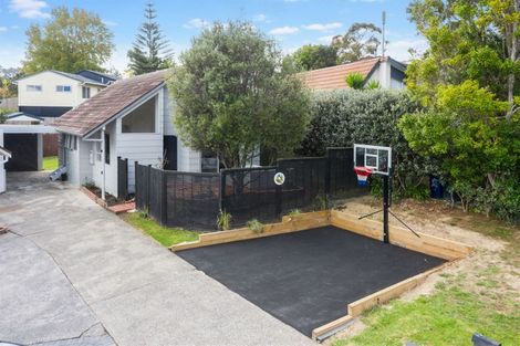 Photo of property in 2/21 Simon Ellice Drive, Bayview, Auckland, 0629