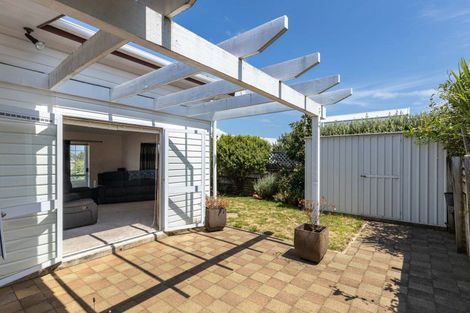 Photo of property in 2/3 Sandel Rise, Merrilands, New Plymouth, 4312