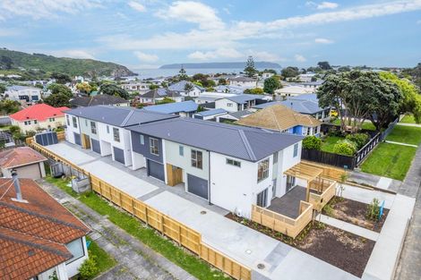 Photo of property in 5/12 Mana Avenue, Titahi Bay, Porirua, 5022