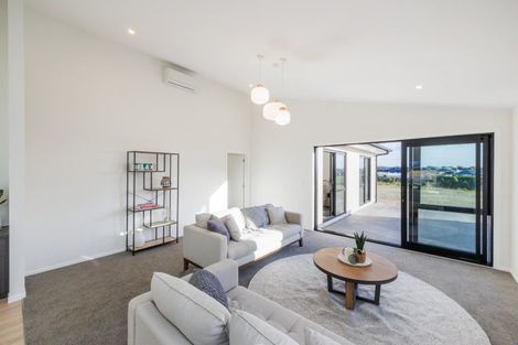 Photo of property in 75 Atlantic Drive, Fitzherbert, Palmerston North, 4410