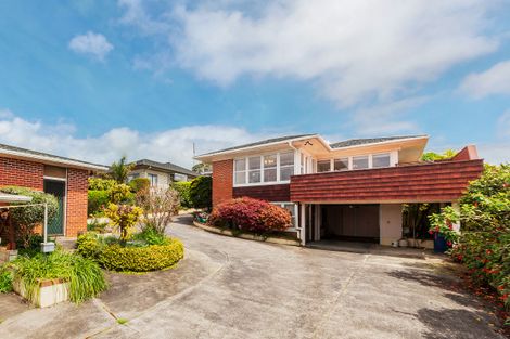 Photo of property in 4301 Great North Road, Glendene, Auckland, 0602