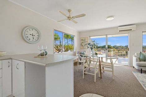 Photo of property in 31 Shakespear Road, Army Bay, Whangaparaoa, 0930