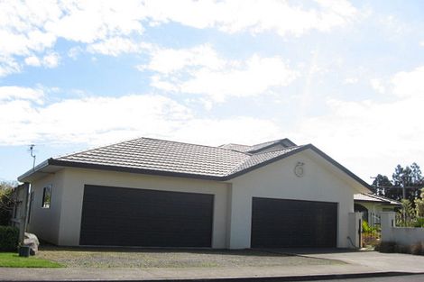 Photo of property in 2 Royal Heights, Glen Avon, New Plymouth, 4312