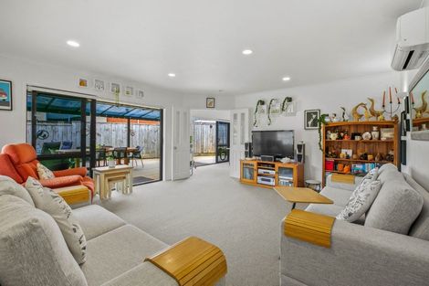 Photo of property in 4 Maple Crescent, Whalers Gate, New Plymouth, 4310