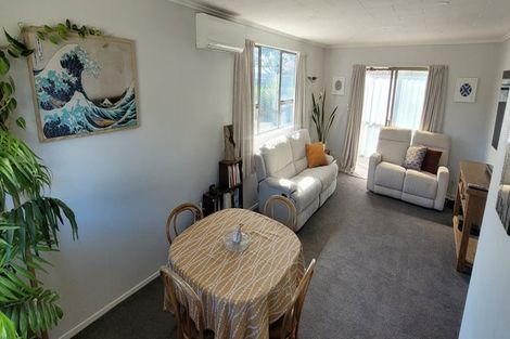 Photo of property in 2 Goldie Place, Waikanae Beach, Waikanae, 5036