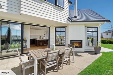 Photo of property in 11 Asola Place, Karaka, Papakura, 2113