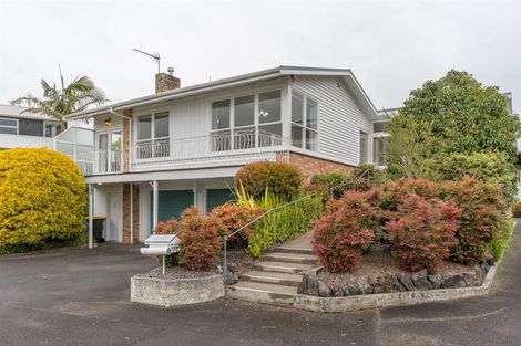 Photo of property in 135 Lake Crescent, Hamilton Lake, Hamilton, 3204