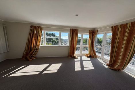 Photo of property in 572 Beach Road, Rothesay Bay, Auckland, 0630