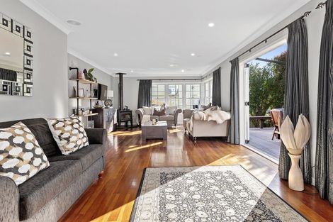 Photo of property in 24 Seaview Road, Otumoetai, Tauranga, 3110