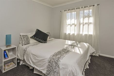 Photo of property in 2/284 East Coast Road, Forrest Hill, Auckland, 0620