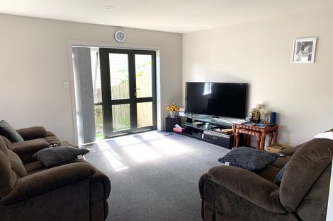 Photo of property in 1/25 Fields Parade, Oteha, Auckland, 0632