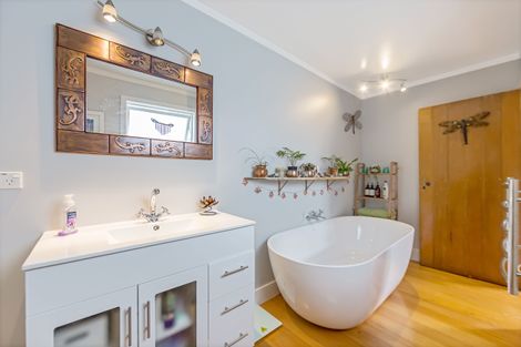 Photo of property in 27 Tramway Road, Beach Haven, Auckland, 0626