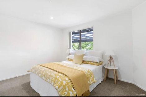 Photo of property in 4 Glennandrew Drive, Half Moon Bay, Auckland, 2012