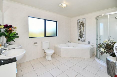 Photo of property in 106 Meadowland Drive, Somerville, Auckland, 2014