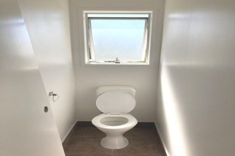 Photo of property in 1 Kayle Glen, West Harbour, Auckland, 0618