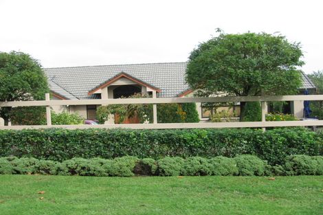 Photo of property in 23 Isobel Road, Greenhithe, Auckland, 0632