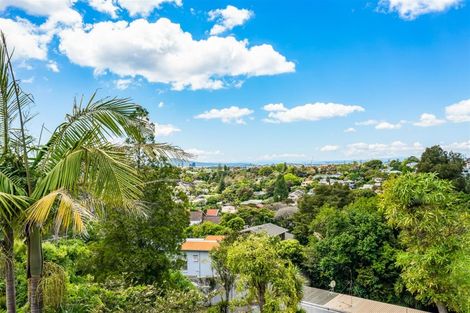 Photo of property in 327c Glenfield Road, Glenfield, Auckland, 0629