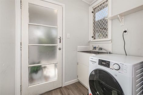 Photo of property in 2/176 Henderson Valley Road, Henderson, Auckland, 0612