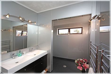 Photo of property in 35 Hartley Street, Foxton Beach, Foxton, 4815