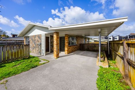 Photo of property in 11 Blanes Road, Weymouth, Auckland, 2103
