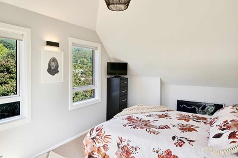 Photo of property in 147 Marine Parade, Eastbourne, Lower Hutt, 5013