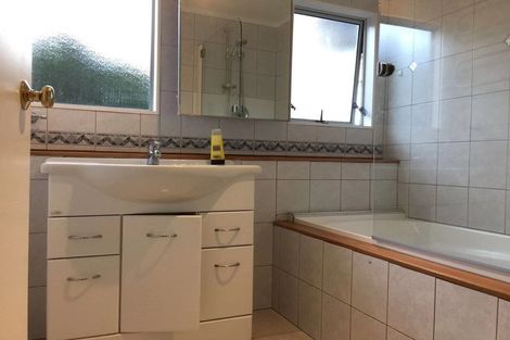 Photo of property in 101 Sandspit Road, Shelly Park, Auckland, 2014