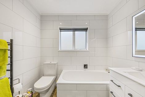 Photo of property in 9 San Marino Drive, Henderson, Auckland, 0612